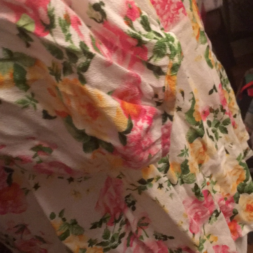 Women’s Chloe K Floral Top - Picture 5 of 6
